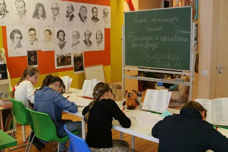 Классный час в старших классах. Урок литературы в средней школе. Преподавание литературы в школе. Урок литературы в школе. Урок литературы в средней школе.