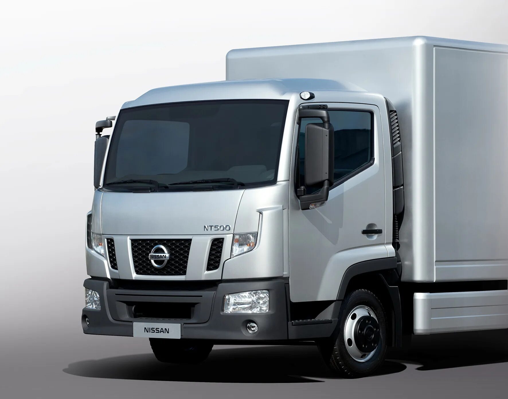 Грузовичок ниссан. Nissan nt500. Ниссан NT 500. Ниссан Атлеон 3.5 тонны. Nissan Cabstar 35.15.