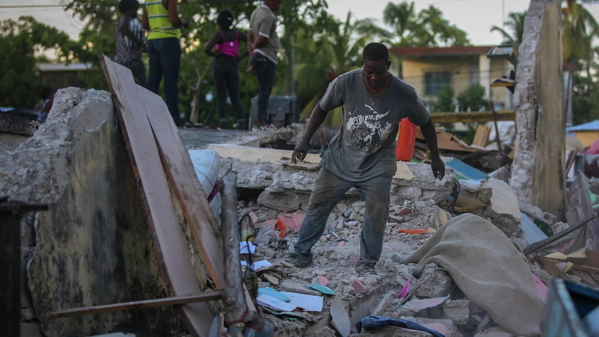 Землетрясение 2021. Землетрясение на Гаити 2021. Землетрясение на Гаити в 2010 порт-о-Пренс. 12 Января 2010 землетрясение на Гаити. Гаити, 12 января 2010 года: 230 000 погибших.
