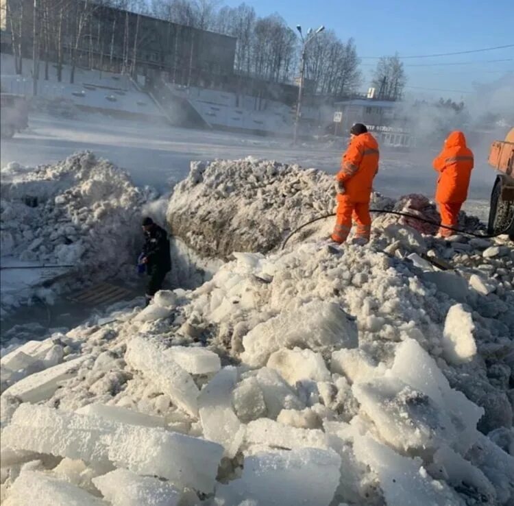 Образование наледи на реках. Грунтовые наледи. Образование наледей. Грунтовая и речная наледь средняя сибирь. Наледи подземных вод.