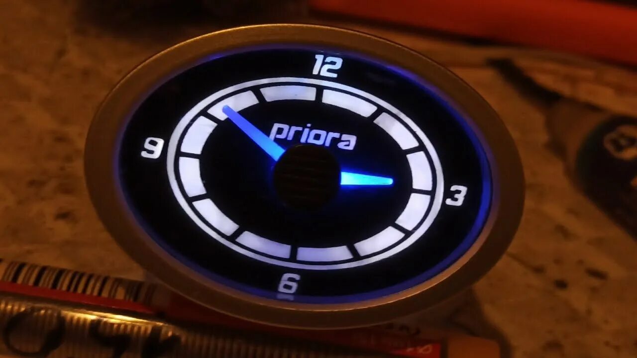 Watch tuning. Часы Приора 1. Электронные часы Приора 1. Автомобильные часы Приора. Часы на приору.