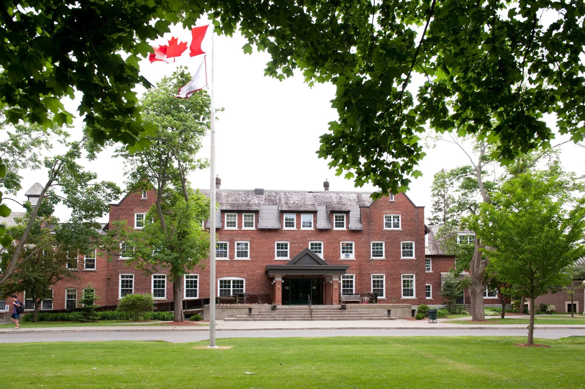 College schools. Средняя школа в Канаде. Ashbury College Ottawa. Частная школа в Канаде. Франкоязычный колледж в Оттаве.