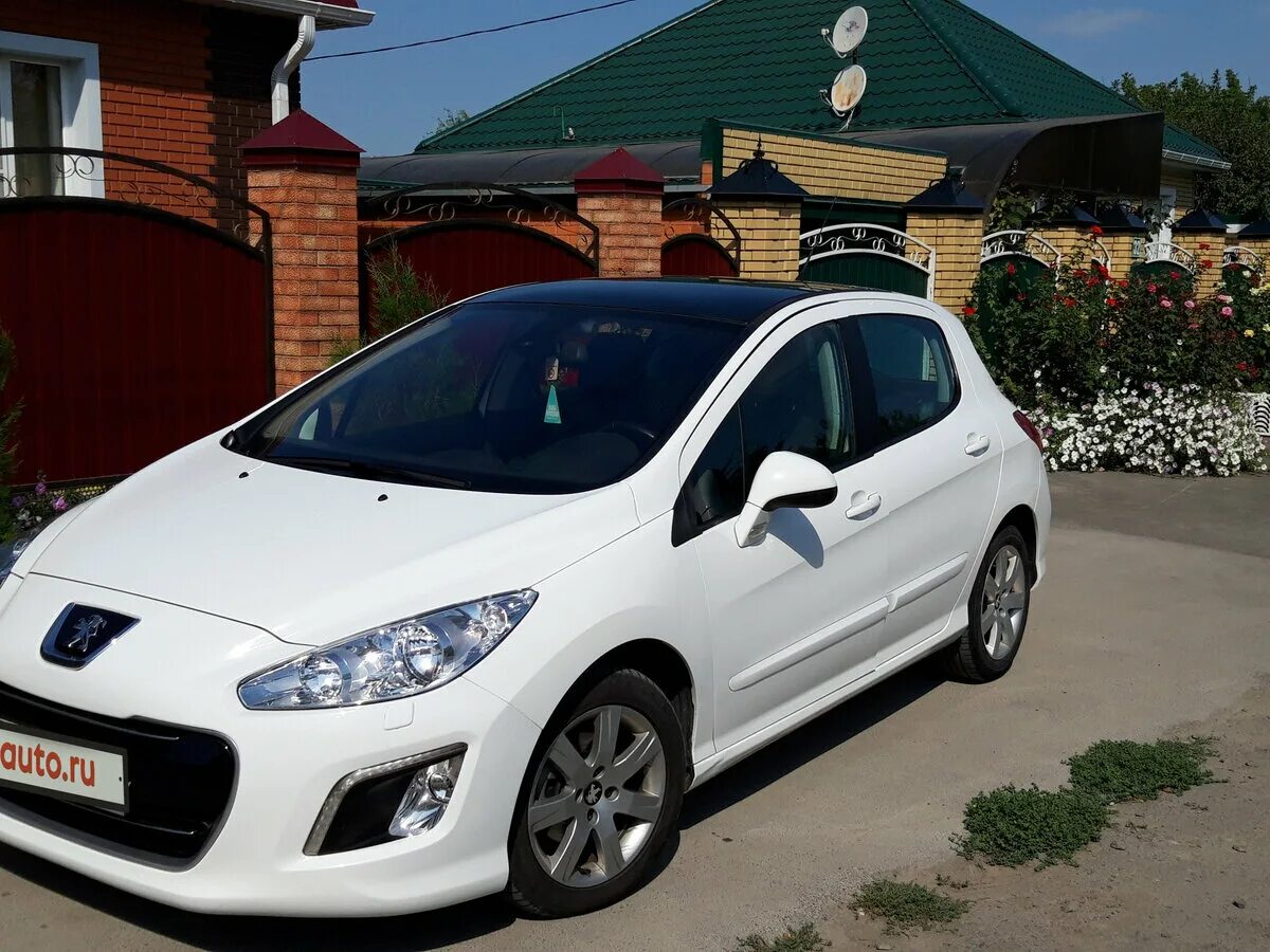 Авито машины пежо. Пежо 408 116 л с. Машина peugeot 107. Красный peugeot 308 с литыми дисками. Пежо 13 года авто.