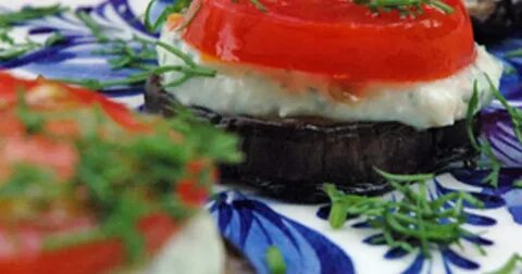 Баклажаны с брынзой и помидорами салат