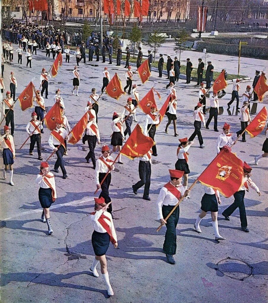 Торжественное вступление в движение