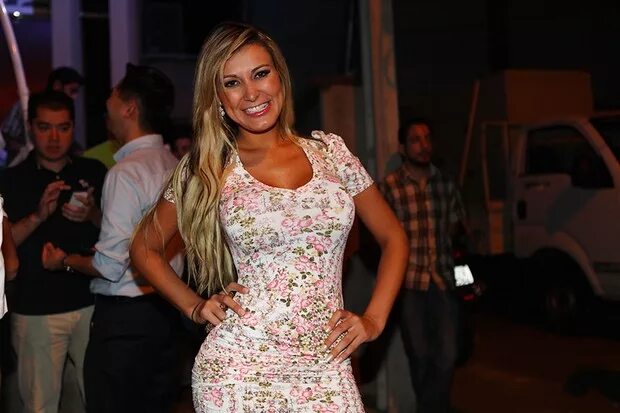 Andressa urach в аэропорту. Андресса урак селфи. Andressa urach в эфире. Andressa urach carnival. Андресса урах видео с сыном.