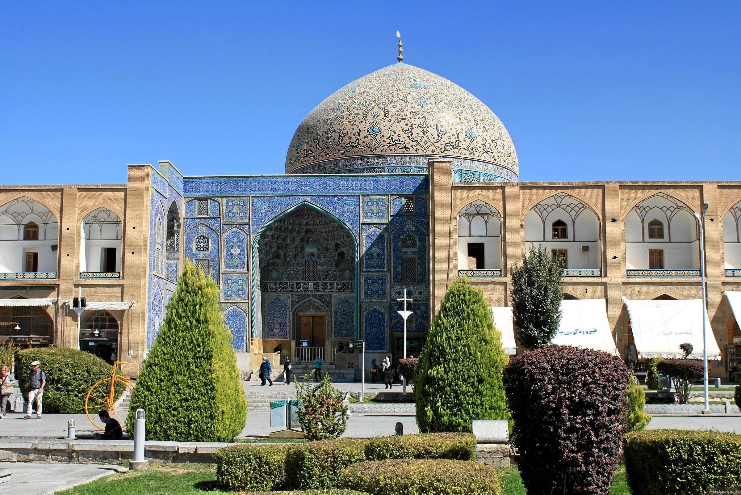 Площадь исфахан площадь имама. Площадь имама исфахан. Площадь накш-э джахан. Площадь мейдан-имам в городе исфахан. Площадь мейдан-имам иран.