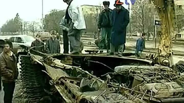 21 ноября 1994. Чечня 1994 штурм грозного. Чечня 1994 штурм грозного. Штурм грозного 1994 пленные танкисты. Чечня 1994 штурм грозного.