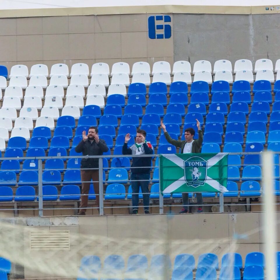 Буревестник ижевск бассейн. Бассейн буревестник рязань. Бассейн томь старые фото. Бассейн томь. Кузбасс арена бассейн.