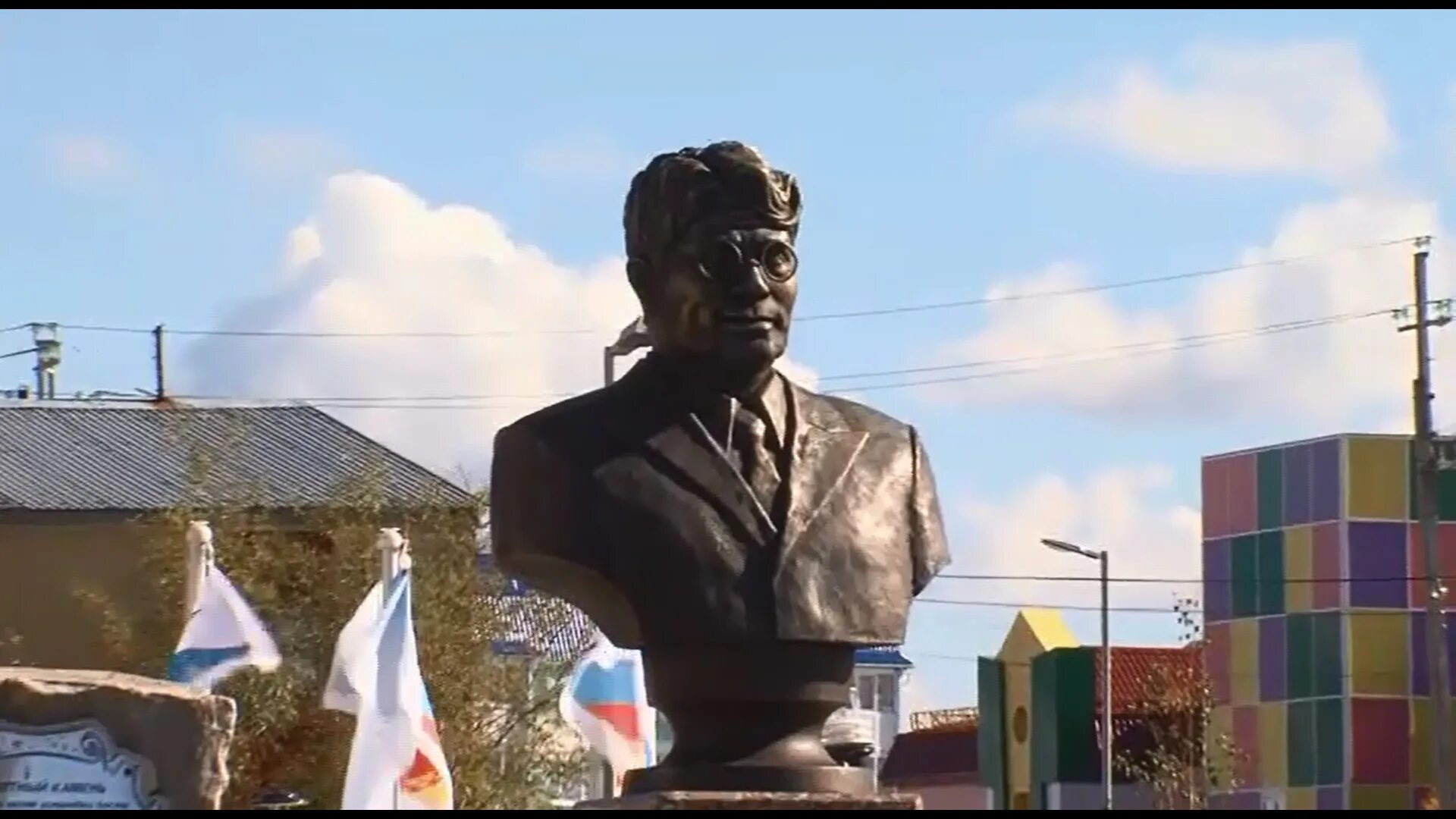 Памятник пераопроходцам губкин. Достопримечательности губкинского янао. Памятник ивану губкину губкин. Памятник первооткрывателям губкинский. Памятник первооткрывателям губкинский.