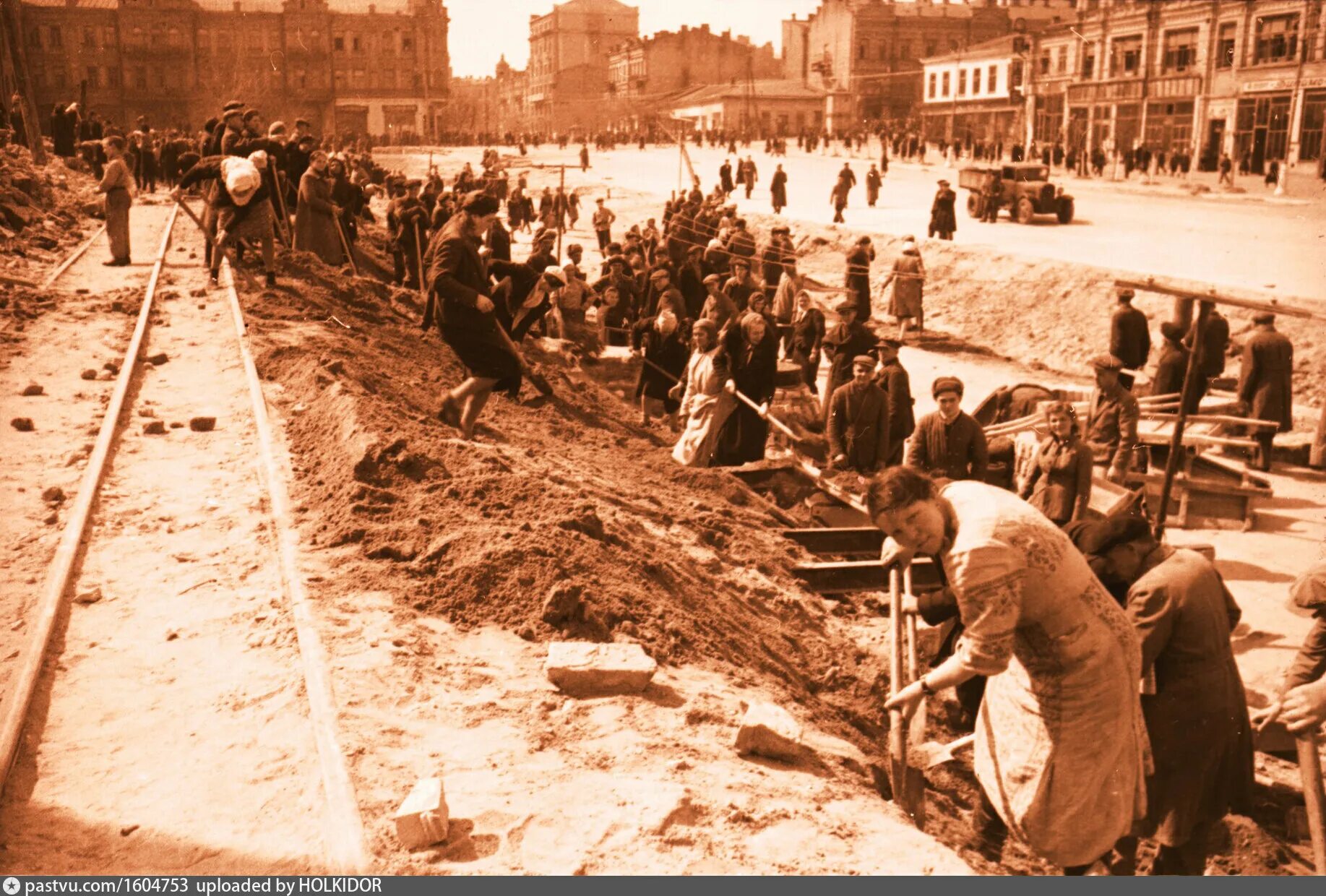 Послевоенные восстановленные. Крещатик в киеве 1943. восстановление разрушенного войной народного хозяйства. послевоенные годы.