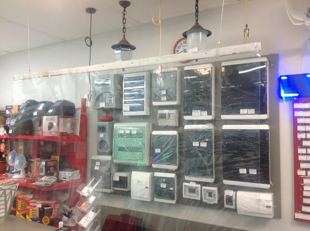 магазин бытовых электротоваров. ампер магазин электротоваров. электротовары. магазин электротоваров. магазины электротовары телефоны адреса.