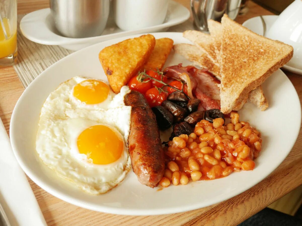 Традиционная английская кухня. Бритиш Брекфаст. Английский завтрак. Традиционный английский завтрак. Традиционный американский завтрак.
