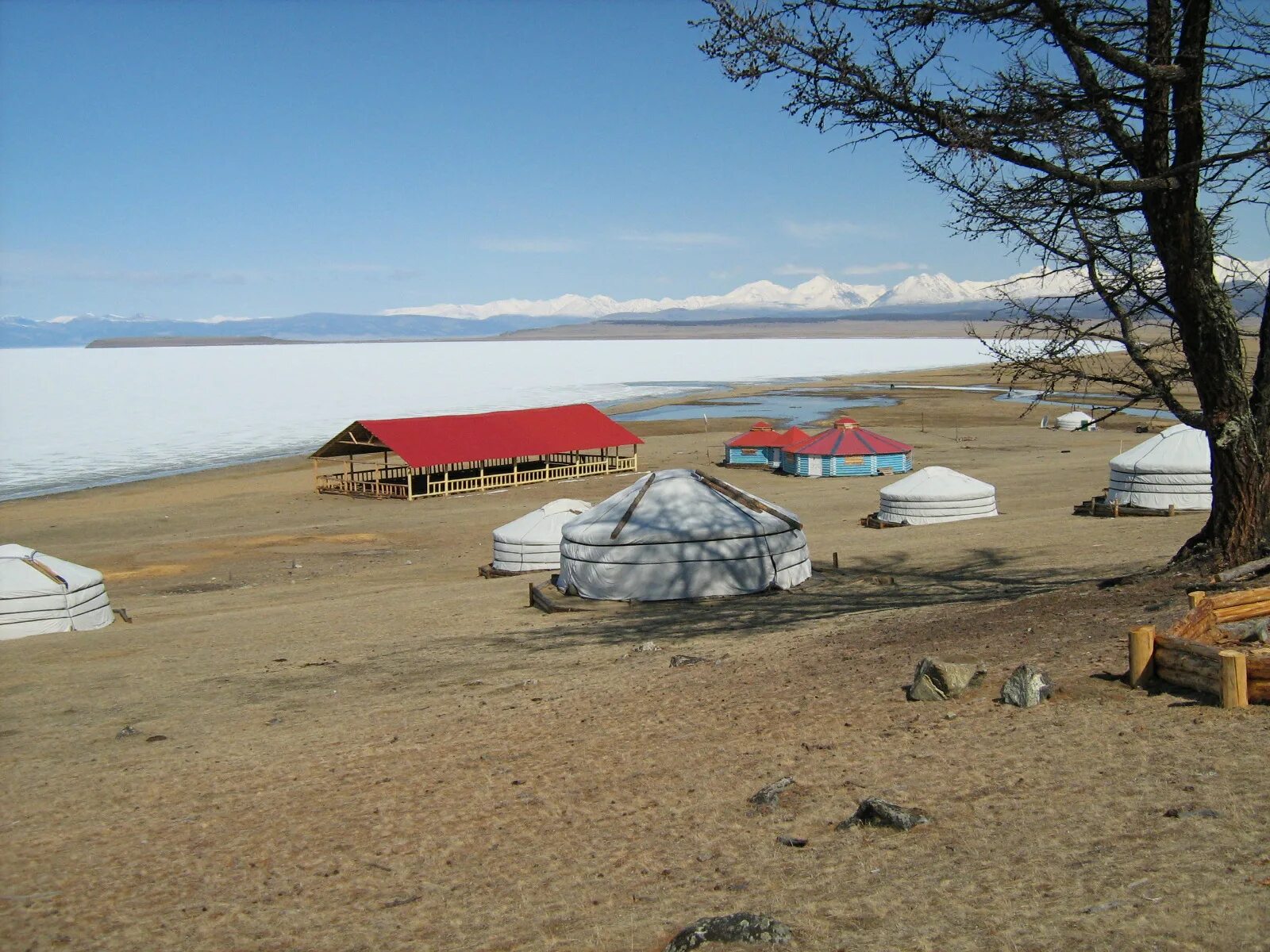 Монголия хубсугул озеро хубсугул. Гостиница в ханхе монголия. Озеро хубсугул в монголии фото. Озеро хубсугул саяны. Турбазы монголии.