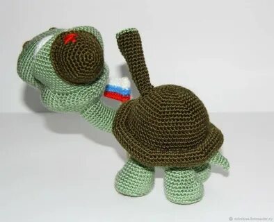 23 февраля крючком