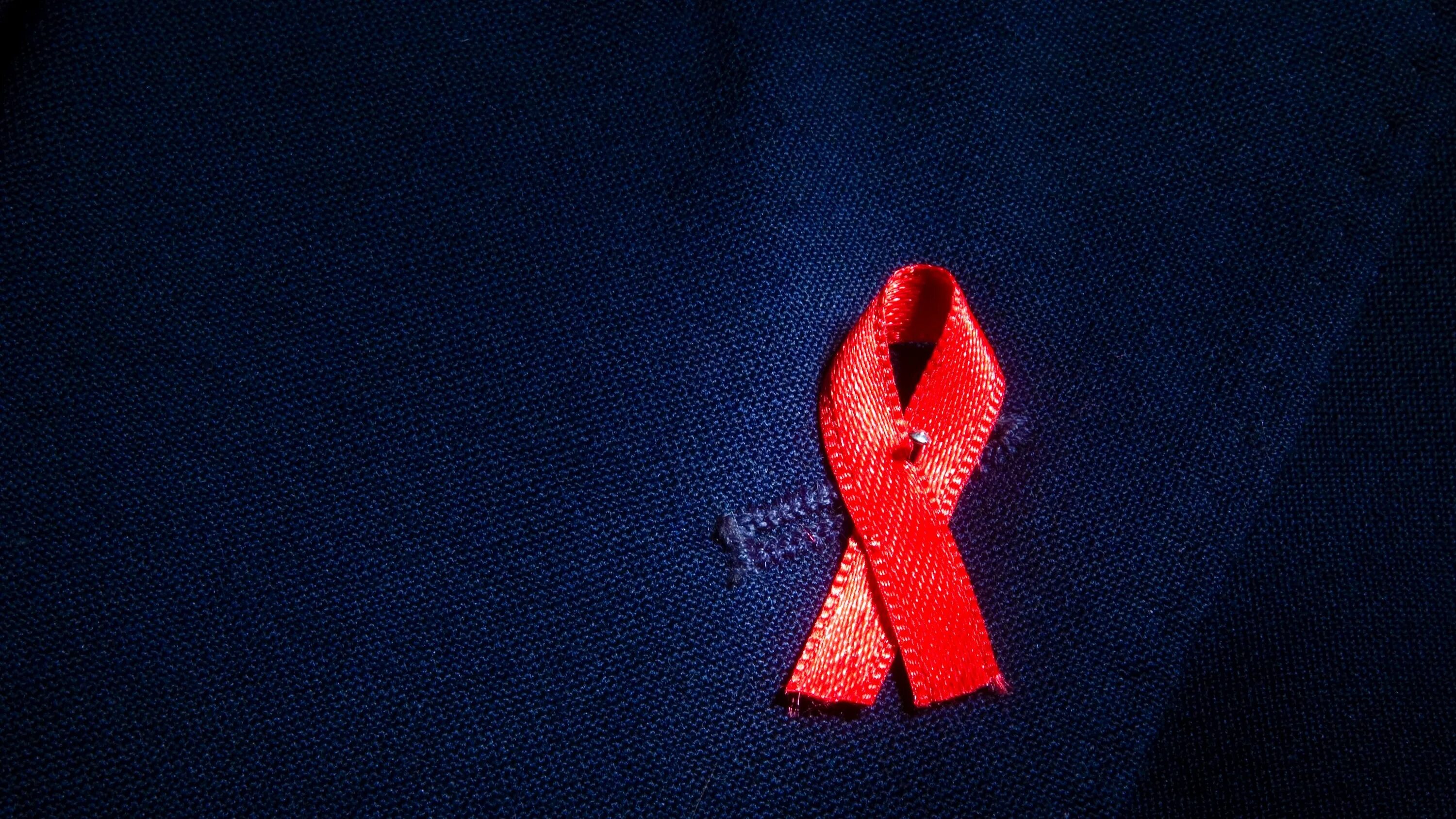 Фоны спид. ВИЧ фон для презентации. Фон для презентации СПИД ВИЧ. День памяти жертв СПИДА. Фон ВИЧ лента.