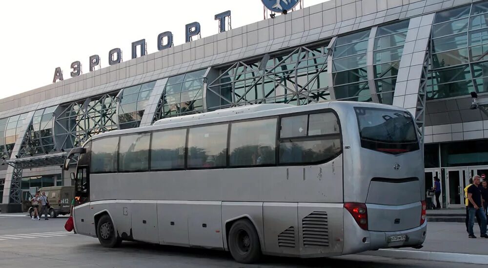 Купить билет на автобус новосибирск аэропорт. Автовокзал Толмачево Новосибирск. Автобус аэропорт толмачёво автовокзал. Толмачево Барнаул автобус. Автобус Новосибирск аэропорт Толмачево.