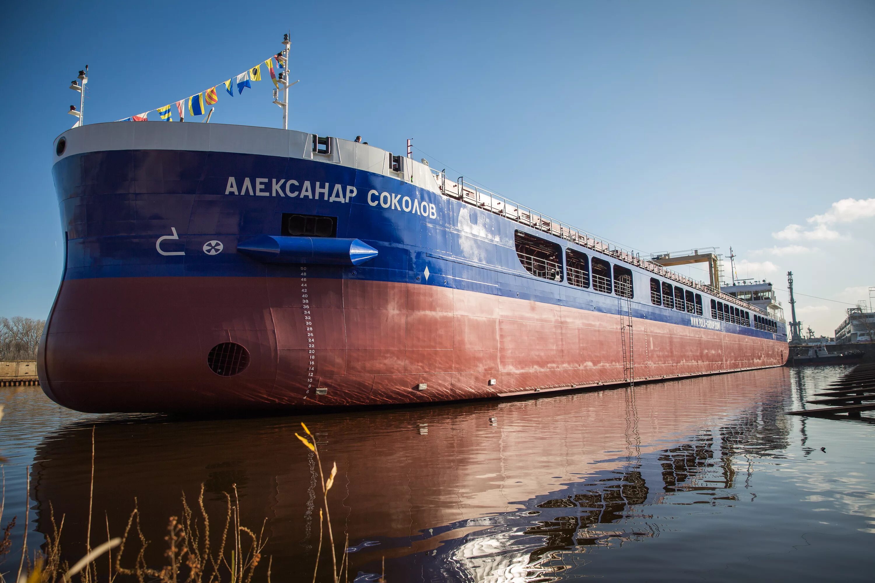 Судно суть песни. Ocean pearl судно. Краболовов проекта 5712. Морские песни. В нашу гавань заходили корабли книга.