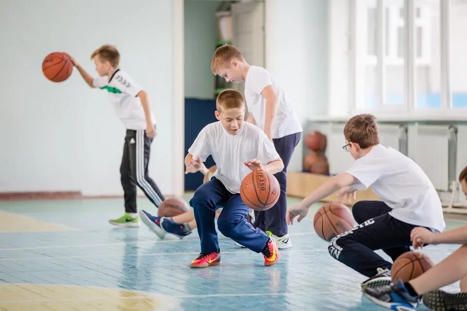 Воспитания юных спортсменов. Физическая культура. Урок физической культуры. Спортивные занятия. Занятия спортом в школе.