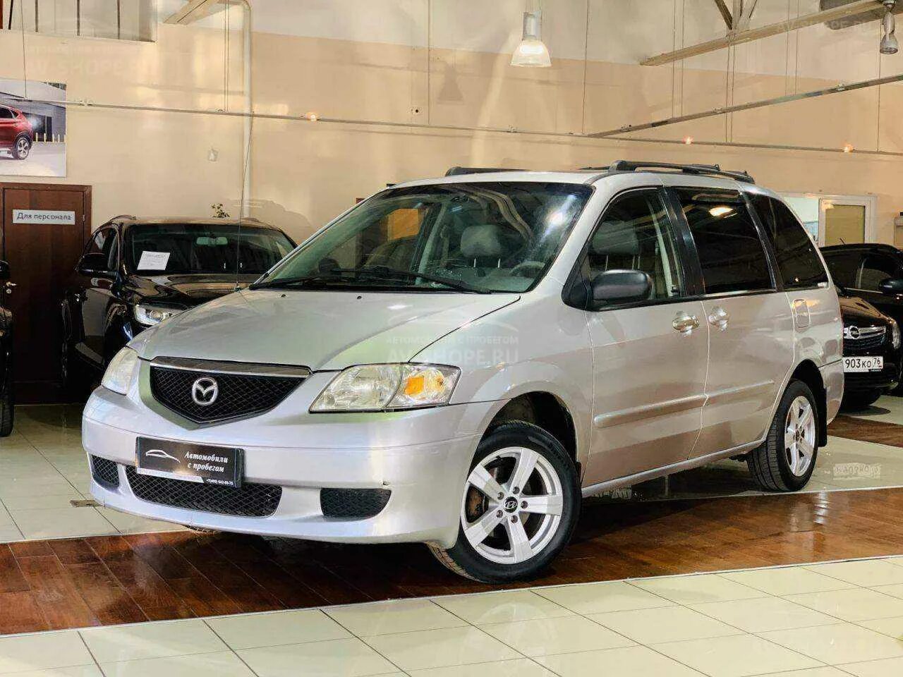 Продажа мазда мпв. Mazda MPV 3.0. Mazda MPV 3.0 at, 2002. Мазда МПВ 3 литра красная. Мазда MPV 3 поколения фото.