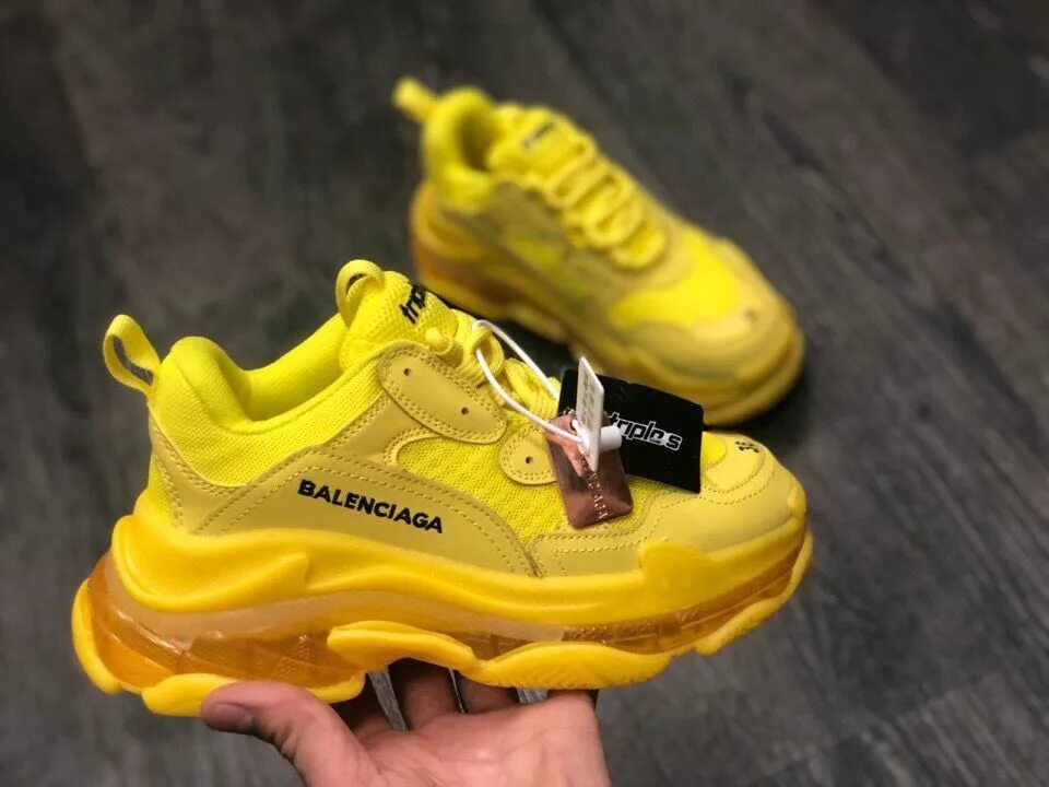 Новая коллекция баленсиага 2022 кроссовки. Кроссы balenciaga. Кроссы balenciaga. Кроссовки balenciaga triple s. Баленсиага кроссовки 2024.