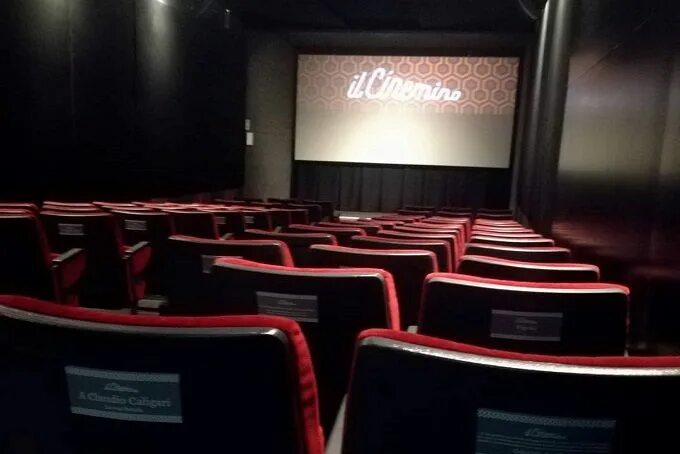 Милано Синема кинотеатр. Частный кинотеатр Milano Cinema 0+. Кинозал для двоих Милано Синема. Закрытый кинотеатр в Москве Милано Синема.