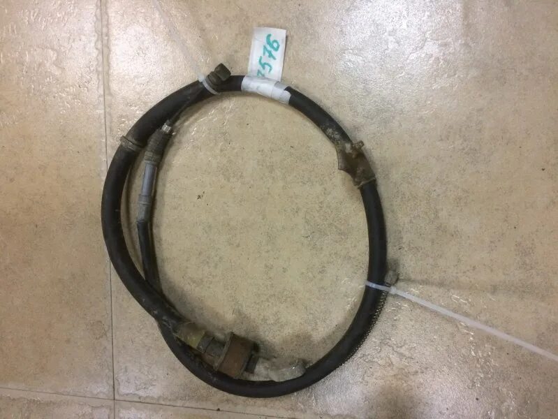 Трос ручника тойота рав 4 2001. Трос ручника тойота рав 4 2011 года. Тросы ручника рав 4. Toyota 4642042141 трос стояночного тормоза. Трос ручника тойота рав 4 фото.