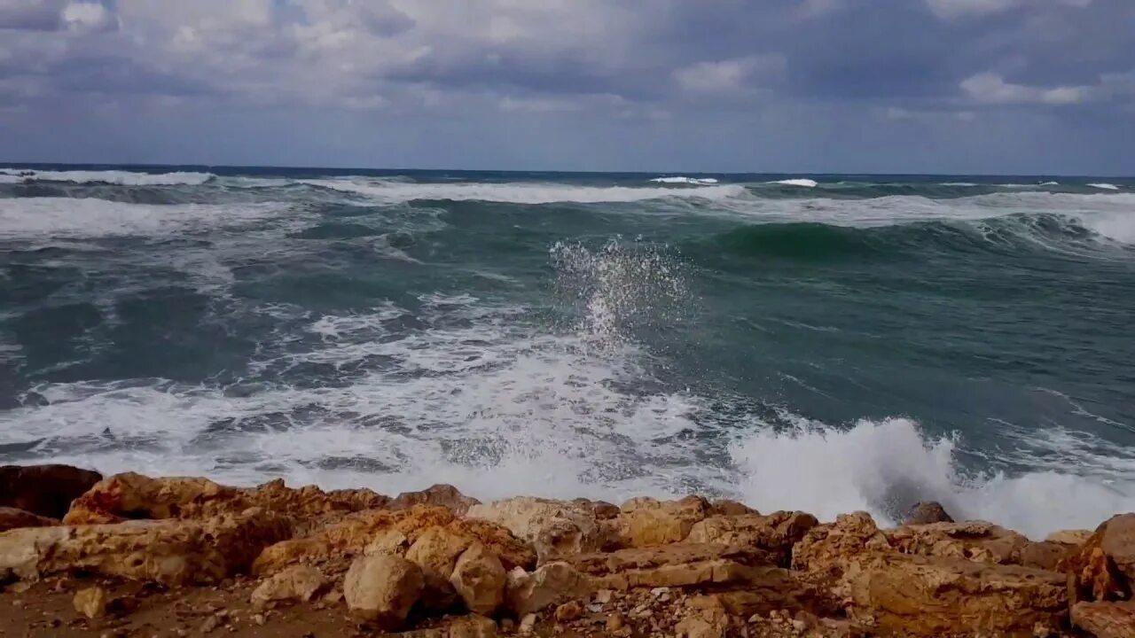 Почему закрыли море. Неспокойное море. Закрытое море. Шум моря. Шум волн моря.