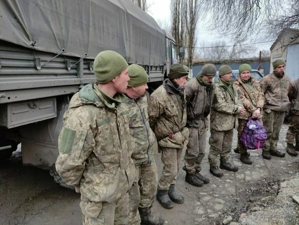 35 бригада украины. Пленные украинские военные Мариуполь. Российские военные на Донбассе. Российские военные на Украине.