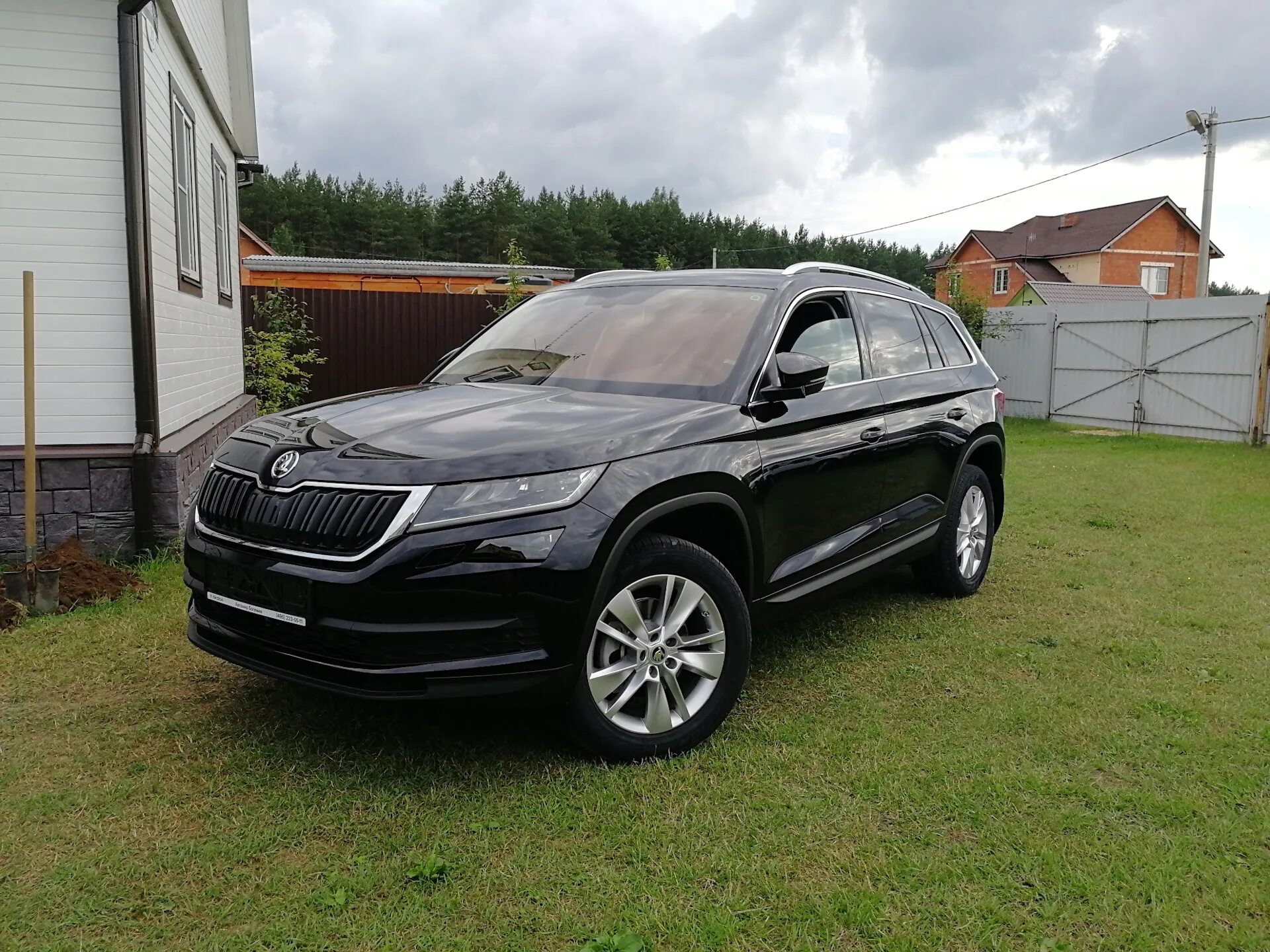 Skoda Kodiaq черный. Шкода Кодиак черный перламутр. Skoda Kodiaq Deep Black. Шкода Кодиак Style. Купить кодиак с пробегом на авито