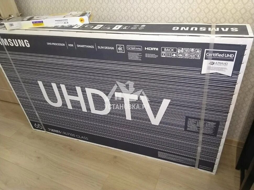 Про 65 дюймов. Упаковка телевизора 65 диагональ. Коробка от телевизор Samsung 75 дюймов. Коробка от телевизора самсунг 50 дюймов. Телевизор 65 дюймов в багажник.