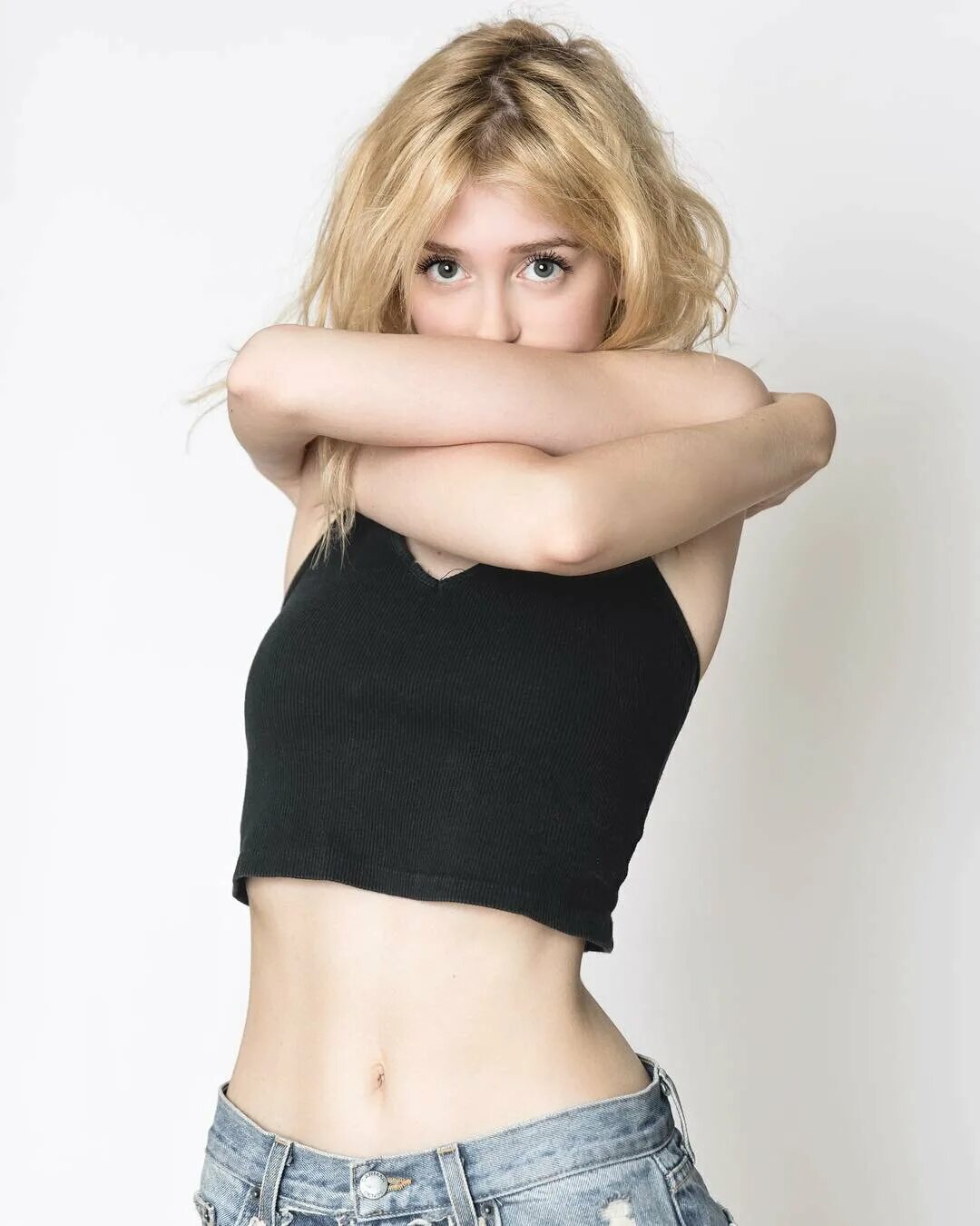 гас бирни. Gus birney. гас бирни hot. гас бирни в купальнике. сериал мгла нетфликс.