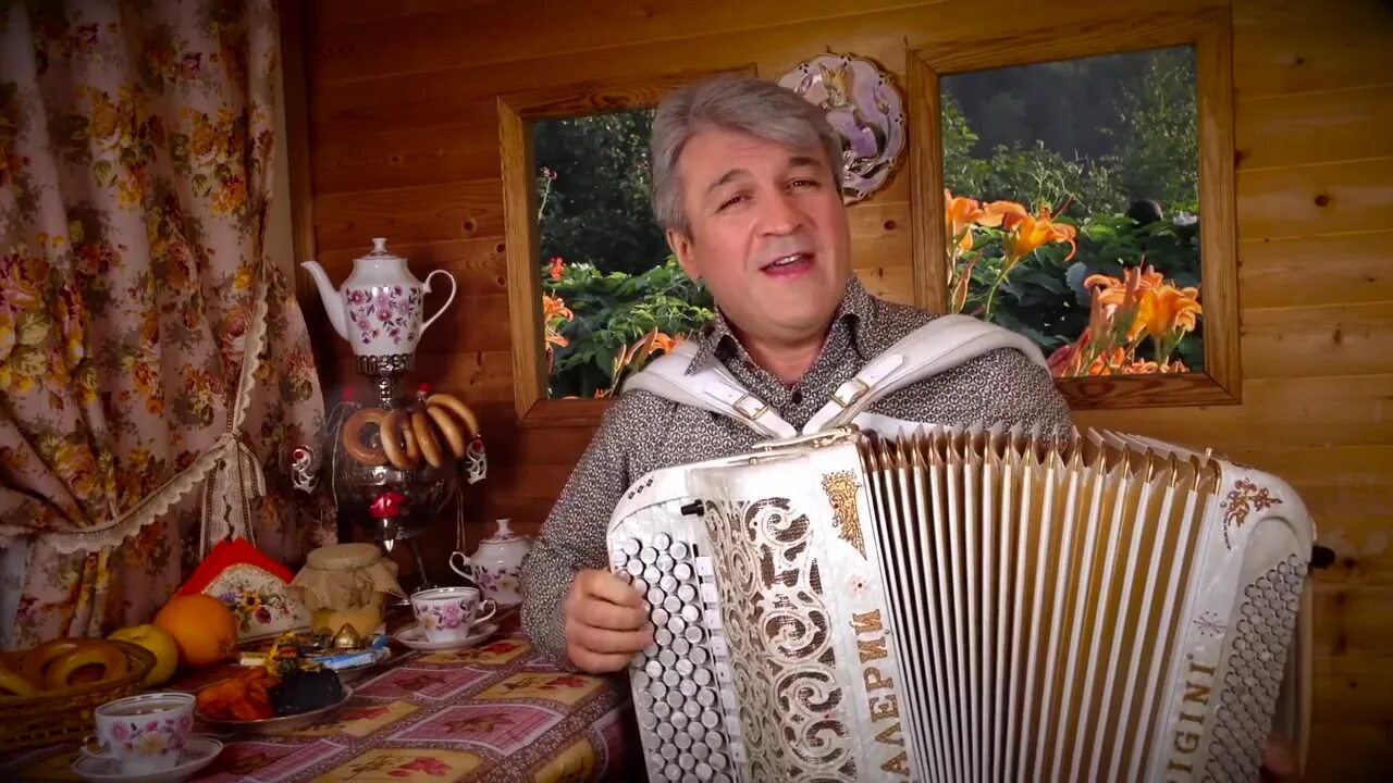 Называют меня некрасивою песня. Называют меня некрасивою клип. Нос трусы пенал. Песня называют видео. Название музыки.