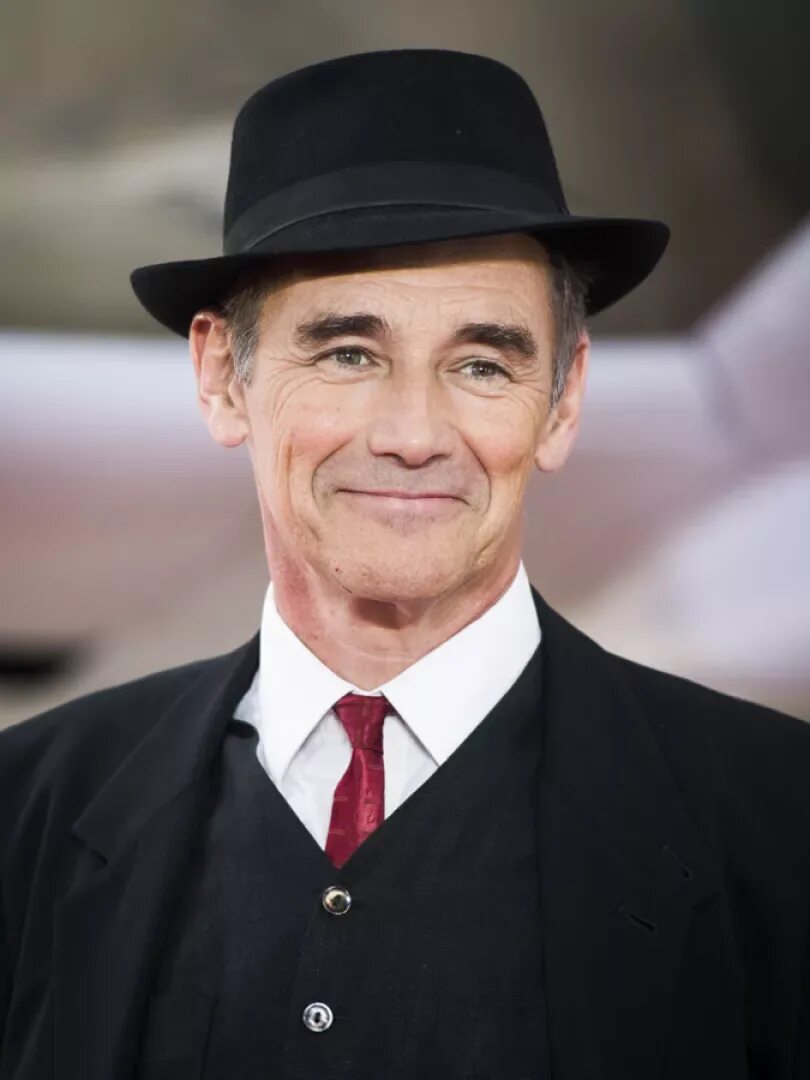 Марком райлэнс. Марком райлэнс. Mark rylance look up hair. Mark rylance. Марком райлэнс.