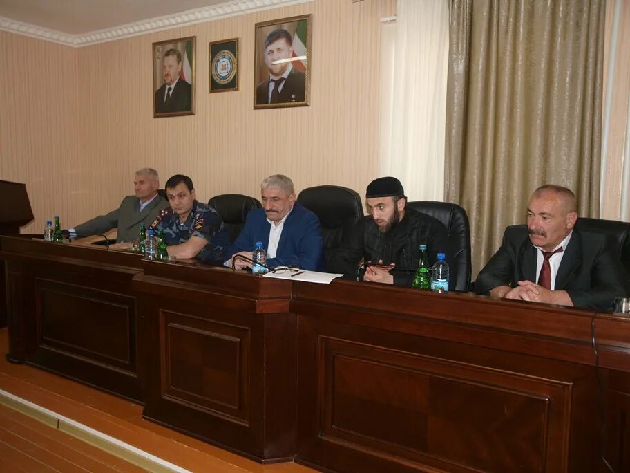 Министр здравоохранения чеченской республики хутмат кадырова. Президент чеченской республики. Чеченгаз гудермес зам директор. Начальник уо курчалоевского района чеченской. Глава шалинского района чеченской республики новый.