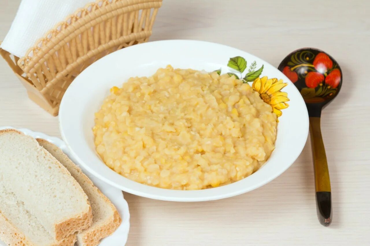 Каша пшено горох. Пшено. Крупы из гороха. Каша пшено горох. Пшенная каша с тушенкой.