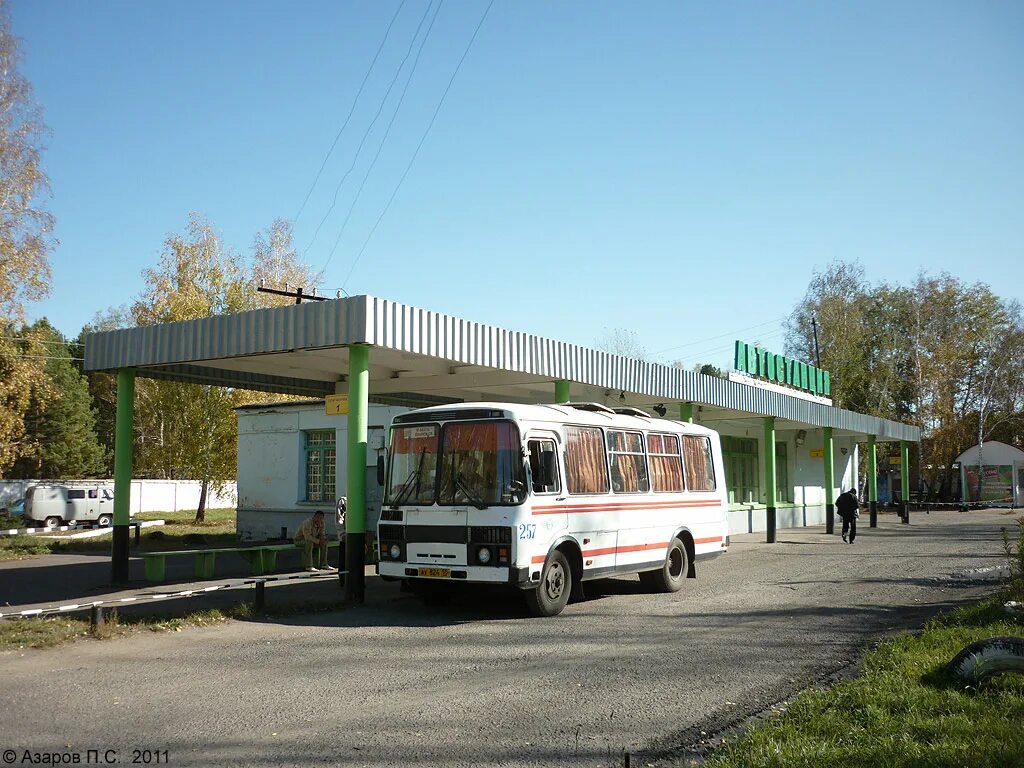 Омский автовокзал телефон. Автовокзал Омск Большеречье. Саргатка Омская область. Саргатка Омск. Автовокзал Саргатское.