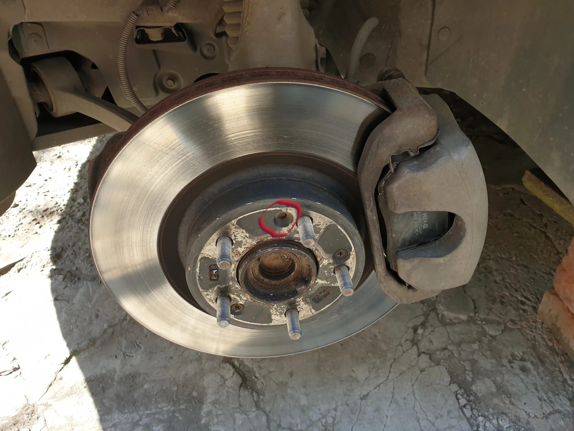 Замена тормозных дисков хендай. Тормозные диски соната тагаз 2. Тормозной диск lynx сузуки сх4. Замена тормозных дисков хендай. Тормозной диск genesis g90 3.