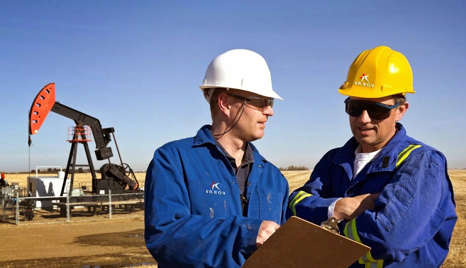 Специалисты нефтегазовой отрасли. Нефтяник профессия. Физика в профессии нефтяника. Инженер нефтяник. Промышленная безопасность люди фото.