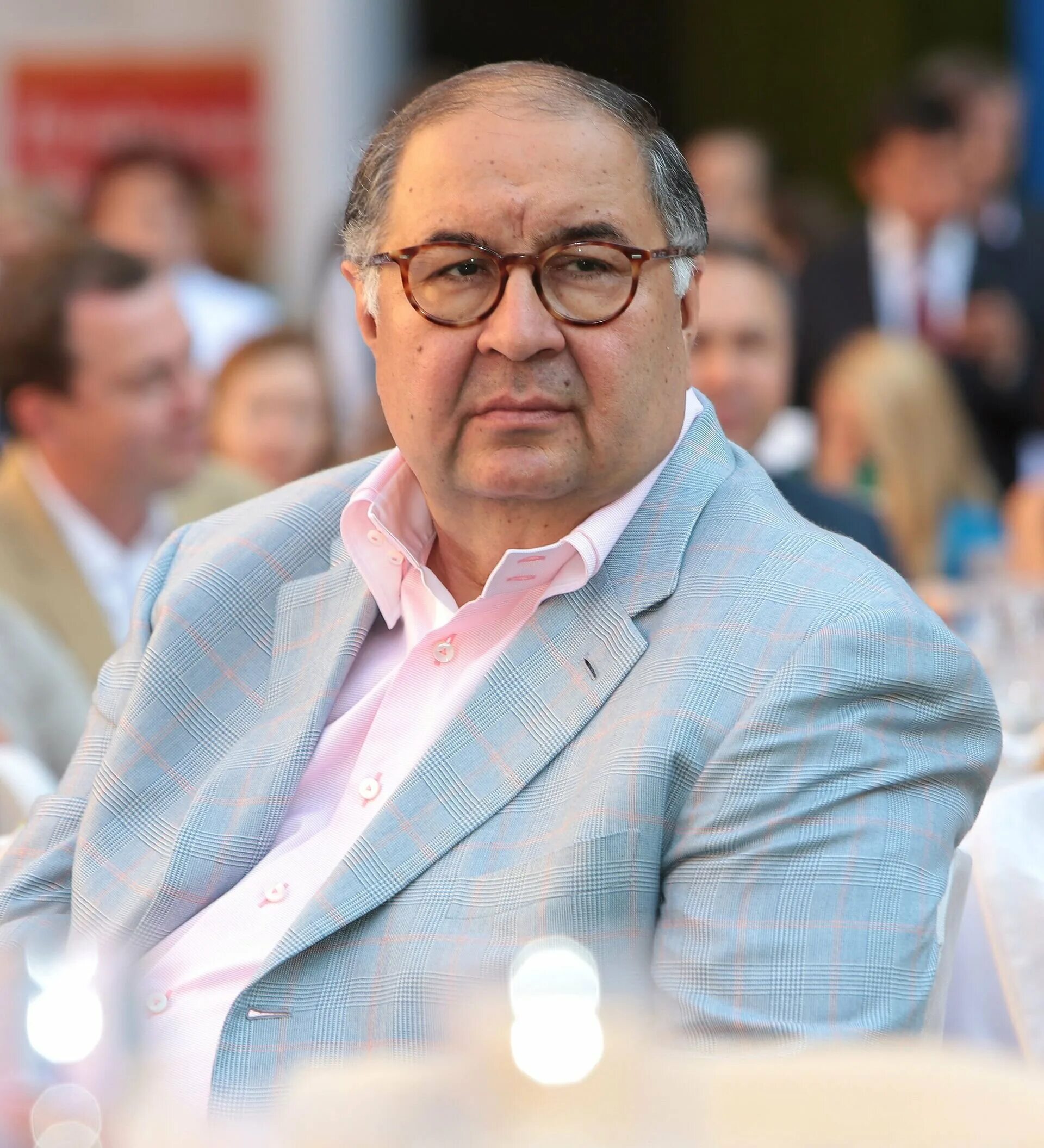 Где алишер усманов. Алишер усманов. алишер усманов в молодости. усманов состояние 2025. usm алишера усманова.