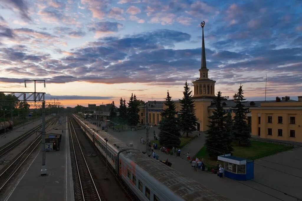 Жд петрозаводск телефон. Ж/Д вокзал Петрозаводск. Карелия Петрозаводск вокзал. Железнодорожный вокзал Петрозаводск, Петрозаводск. Петрозаводский ЖД вокзал.