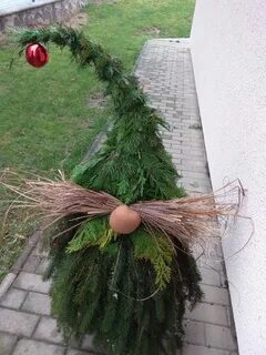 Гномик из веток елки