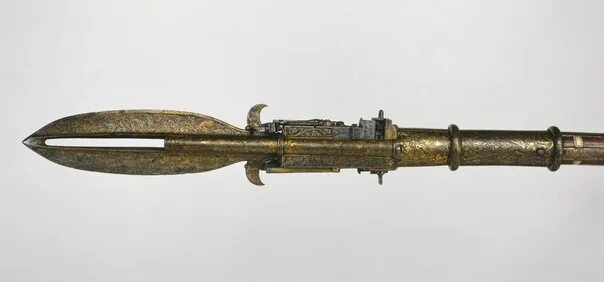 Копье 17 век. Оружие средневековья алебарда. Копье 16 века. Наконечник копья 17 века-. Рогатина оружие древней руси.