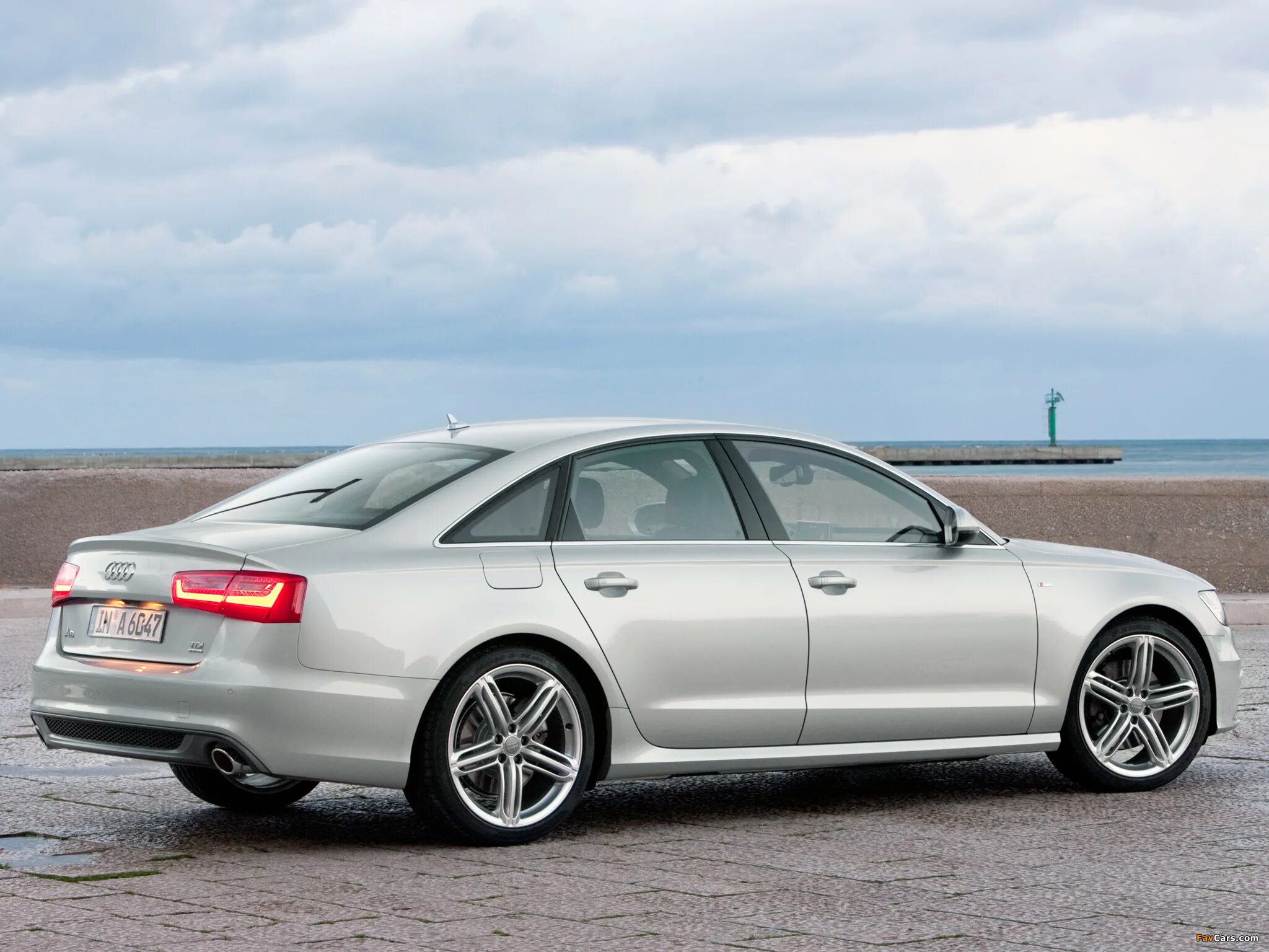 Диски а6 с7. Audi a6 s line. Audi a6 s line r19. Audi a6 c7 s line. Audi a6 2011.