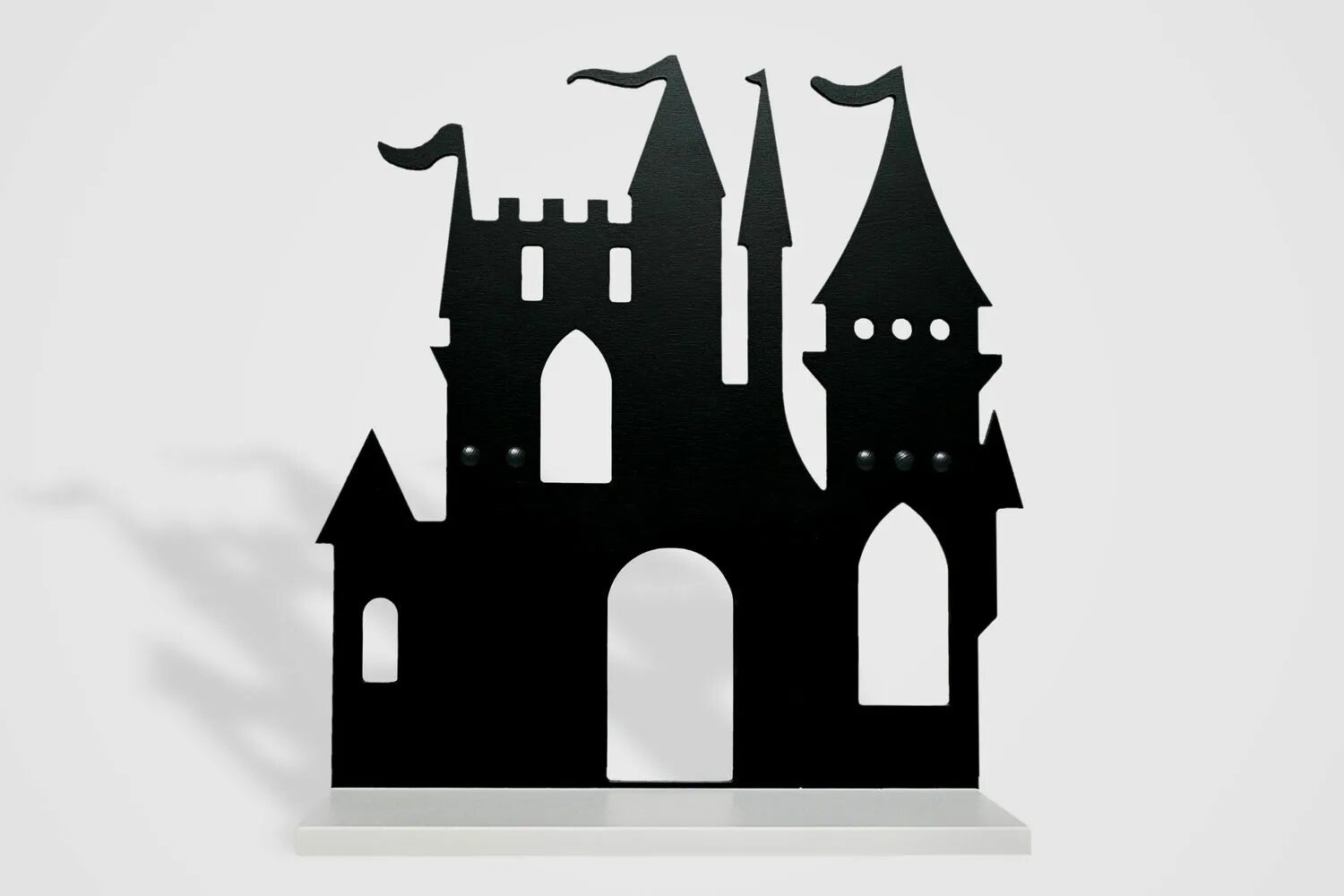 Черный замок купить. Полка с замком. Стилизованный замок. Замок из черного картона. Декорации чёрного замка.