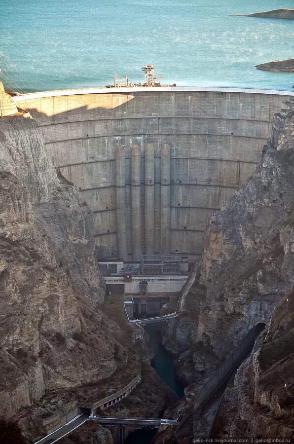 Самая высокая дамба. Чиркейская ГЭС. Арочная плотина Чиркейской ГЭС. Чиркейская ГЭС дамба. Чиркейская ГЭС В Дагестане.