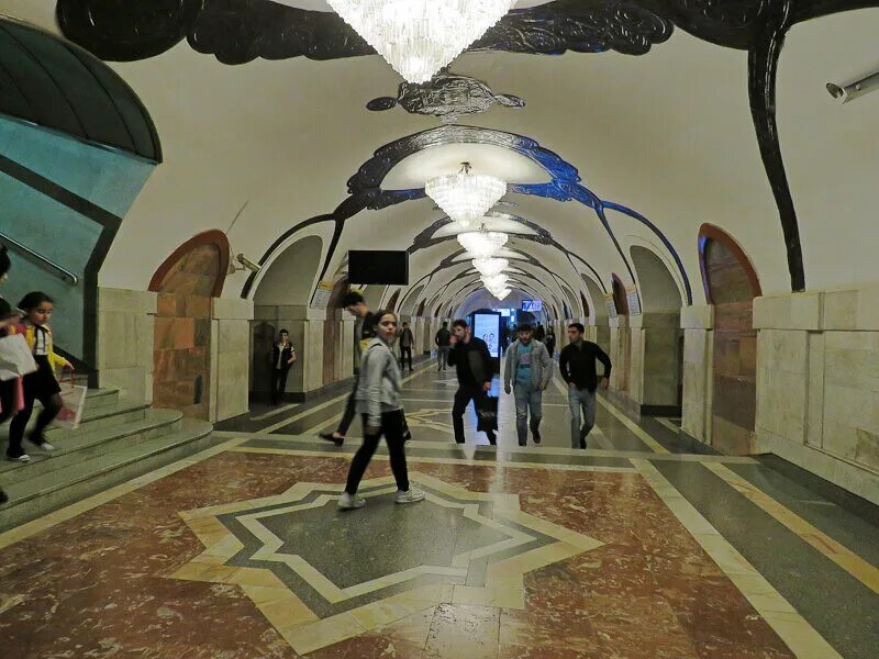 Станция метро есть. Бакинский метрополитен. Баку метро 1968. Баку метро 2002 год. Баку метро 1970.