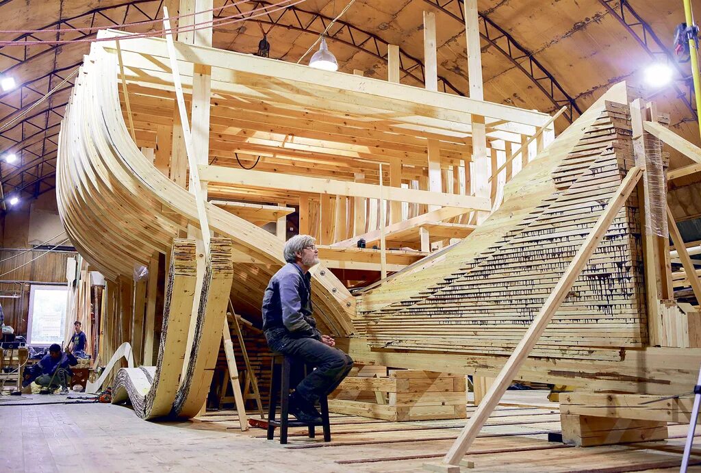 Поморское судостроение. Варяжская ладья рюрик петрозаводск. Варяжская ладья драккар. Поморская шхуна архангельск. Архангельск товарищево поморского судостроения.