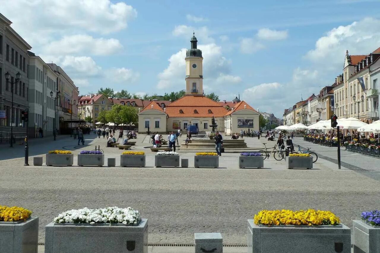 Белосток польша. Bialystok Польша. Рыночная площадь Белостока. Центральная площадь Белостока. Белосток Польша достопримечательности.