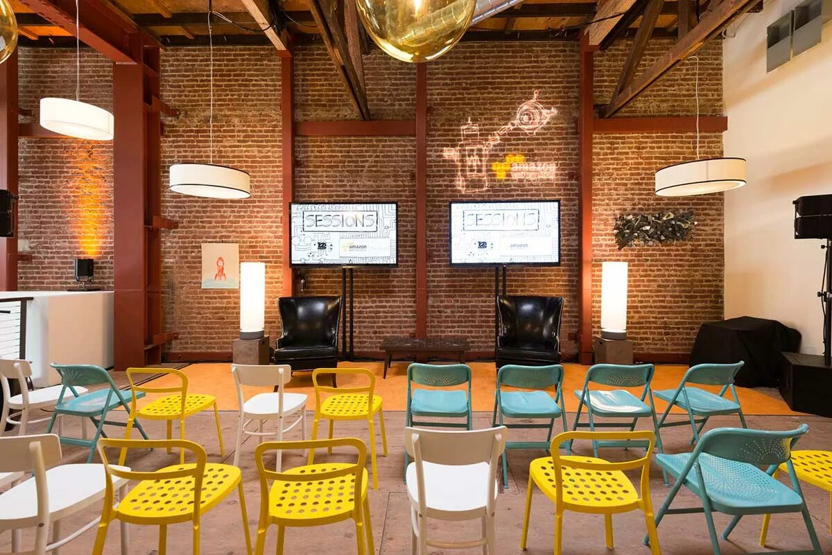 Коворкинг центр в стиле лофт. Коворкинг на бауманской. Коворкинг лофт. Коворкинг в стили лофт москва. Мудборд коворкинг.